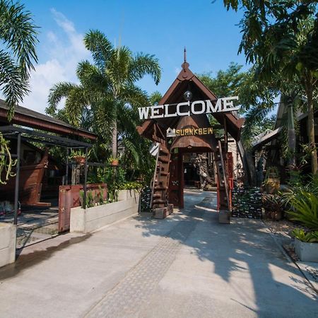 Suankaew​ Art​ Hostel​ Чонбури Экстерьер фото