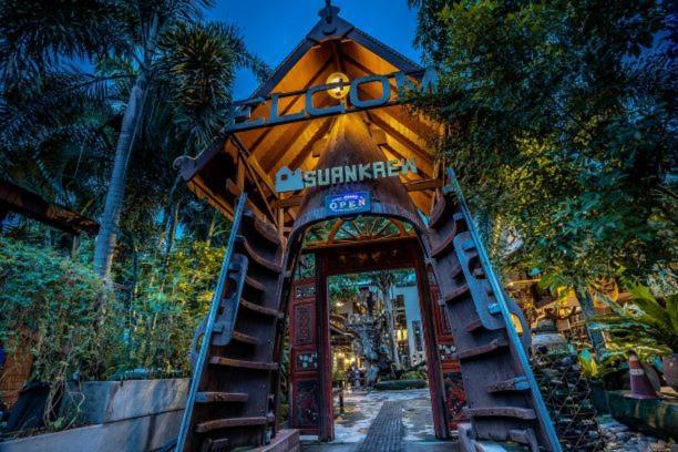 Suankaew​ Art​ Hostel​ Чонбури Экстерьер фото