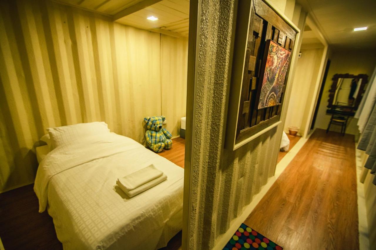 Suankaew​ Art​ Hostel​ Чонбури Экстерьер фото
